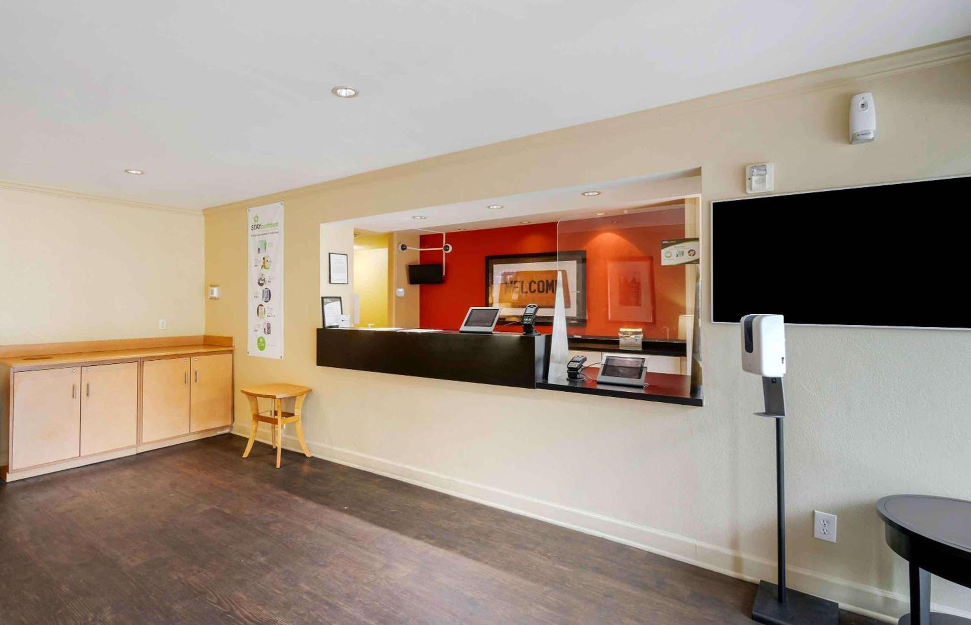 Extended Stay America Select Suites Tampa Airport Memorial Hwy photo 5