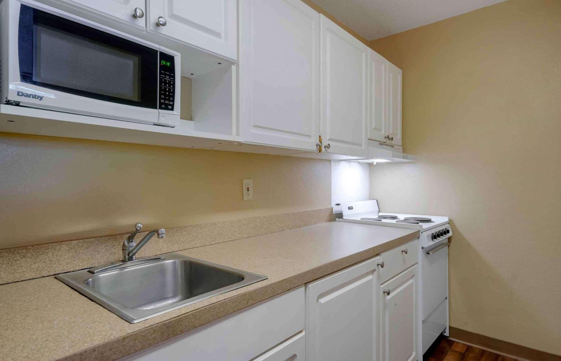 Extended Stay America Select Suites Tampa Airport Memorial Hwy photo 9