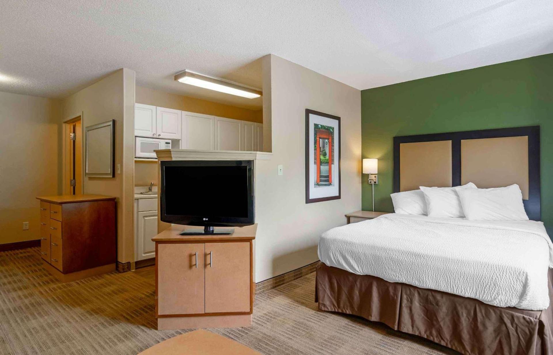 Extended Stay America Select Suites Tampa Airport Memorial Hwy photo 15