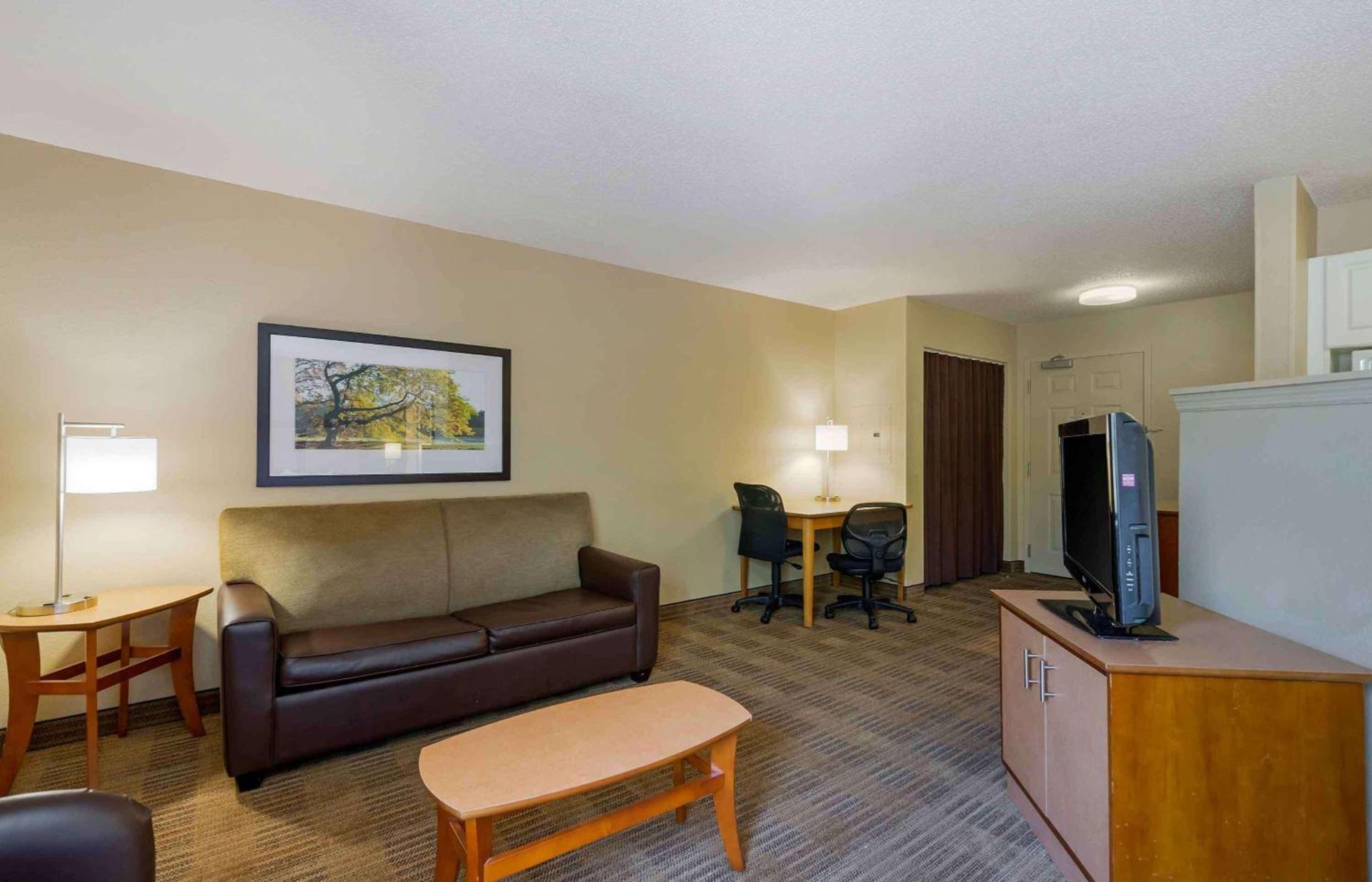 Extended Stay America Select Suites Tampa Airport Memorial Hwy photo 16