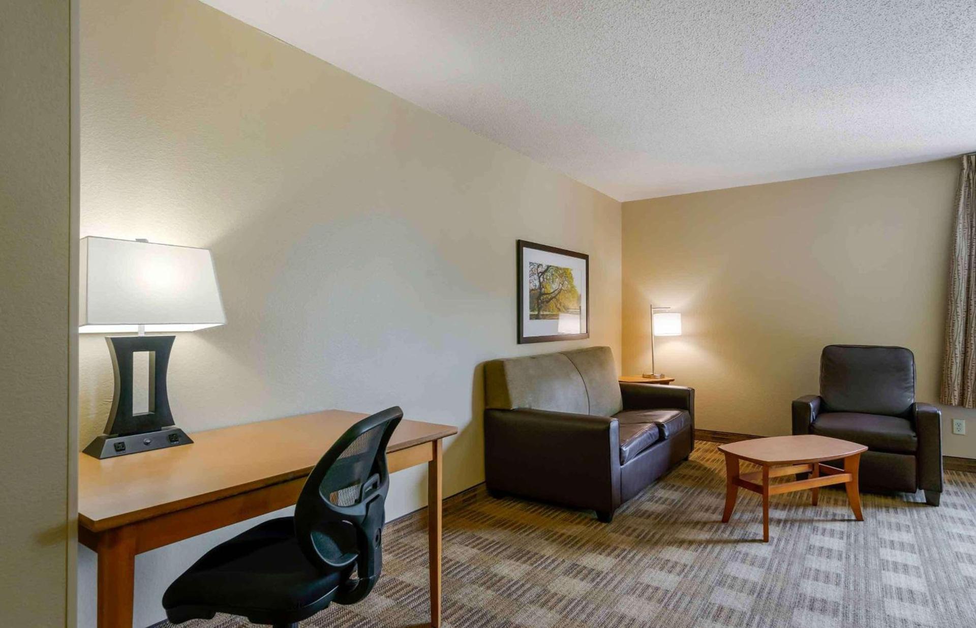 Extended Stay America Select Suites Tampa Airport Memorial Hwy photo 17