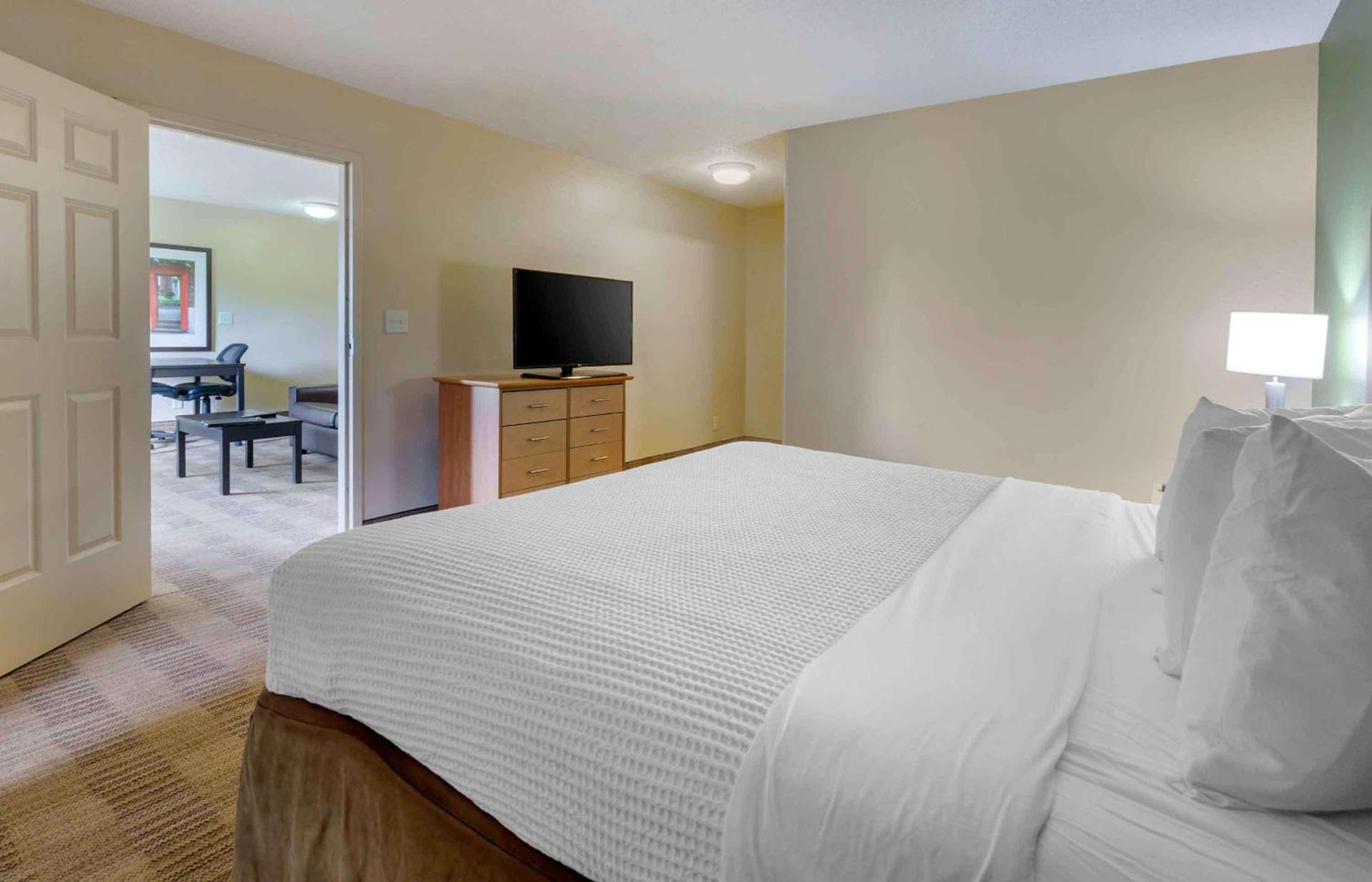 Extended Stay America Select Suites Tampa Airport Memorial Hwy photo 24
