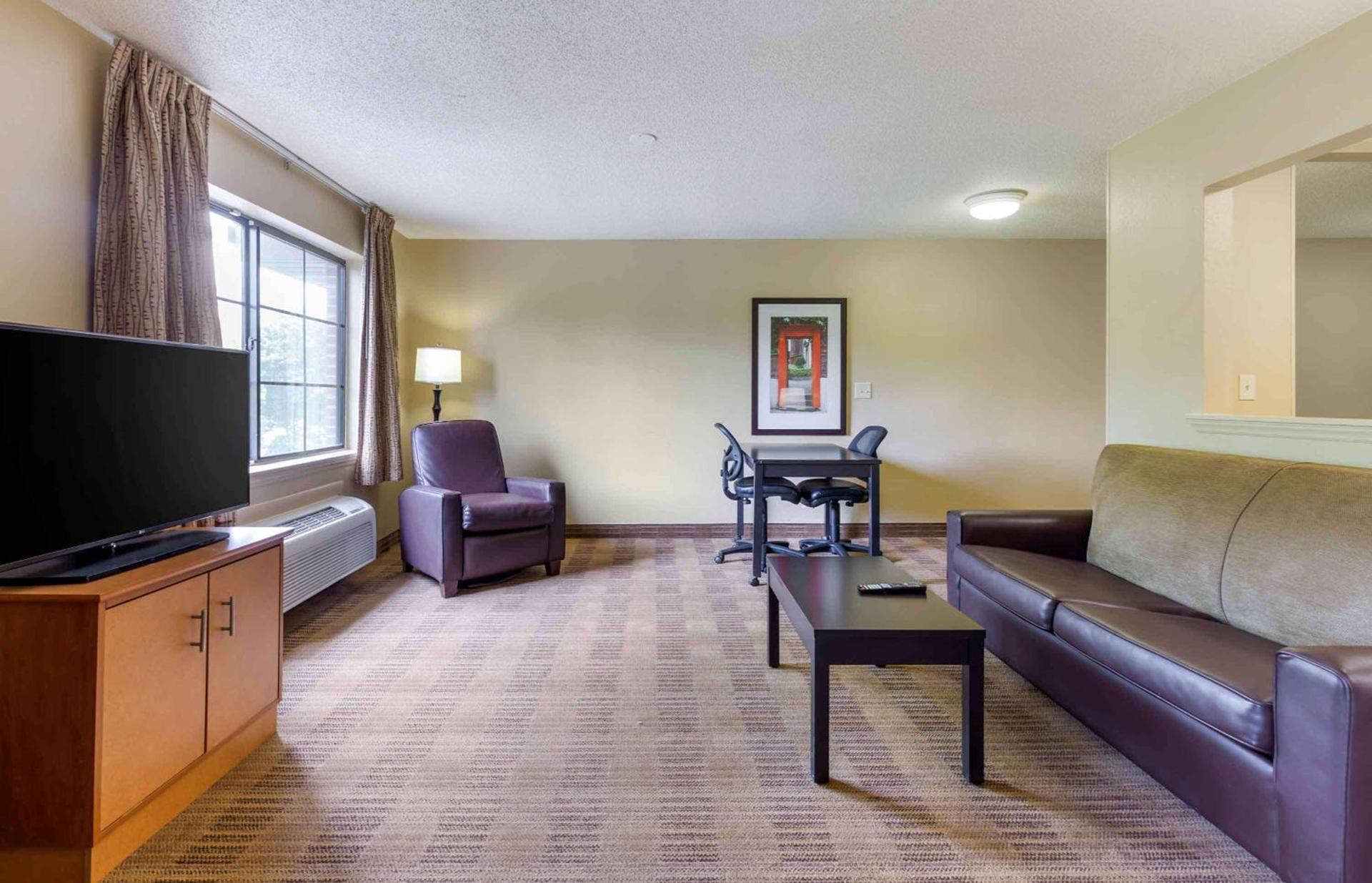 Extended Stay America Select Suites Tampa Airport Memorial Hwy photo 25