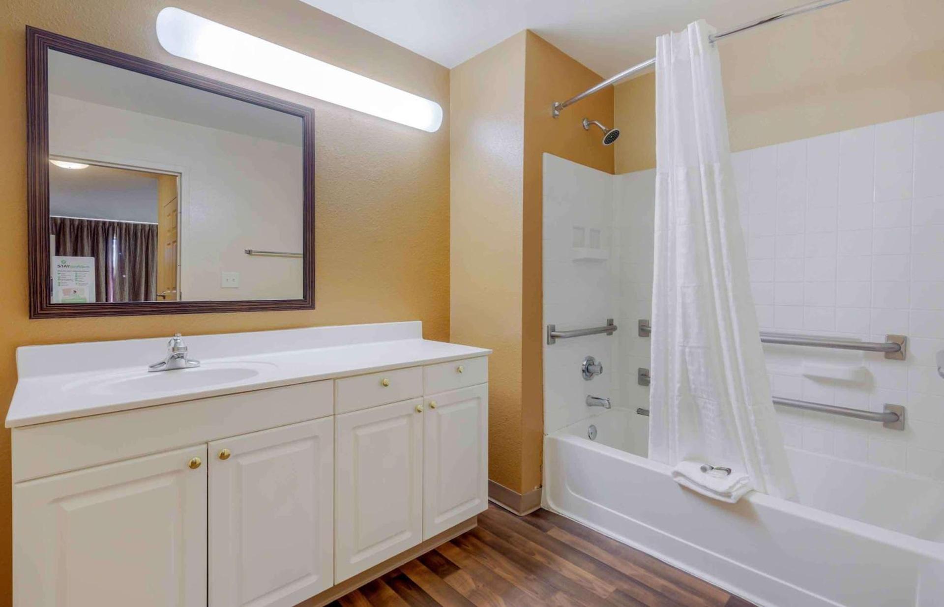 Extended Stay America Select Suites Tampa Airport Memorial Hwy photo 32