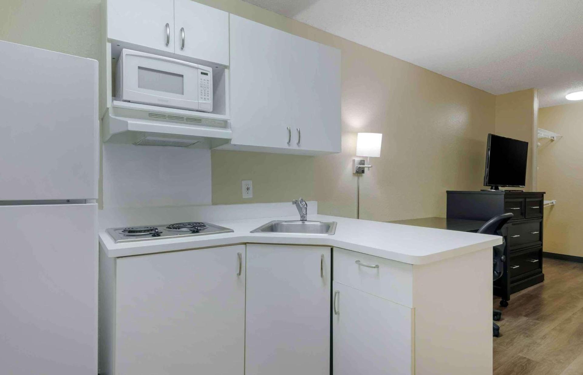 Extended Stay America Suites - Hampton - Coliseum photo 10