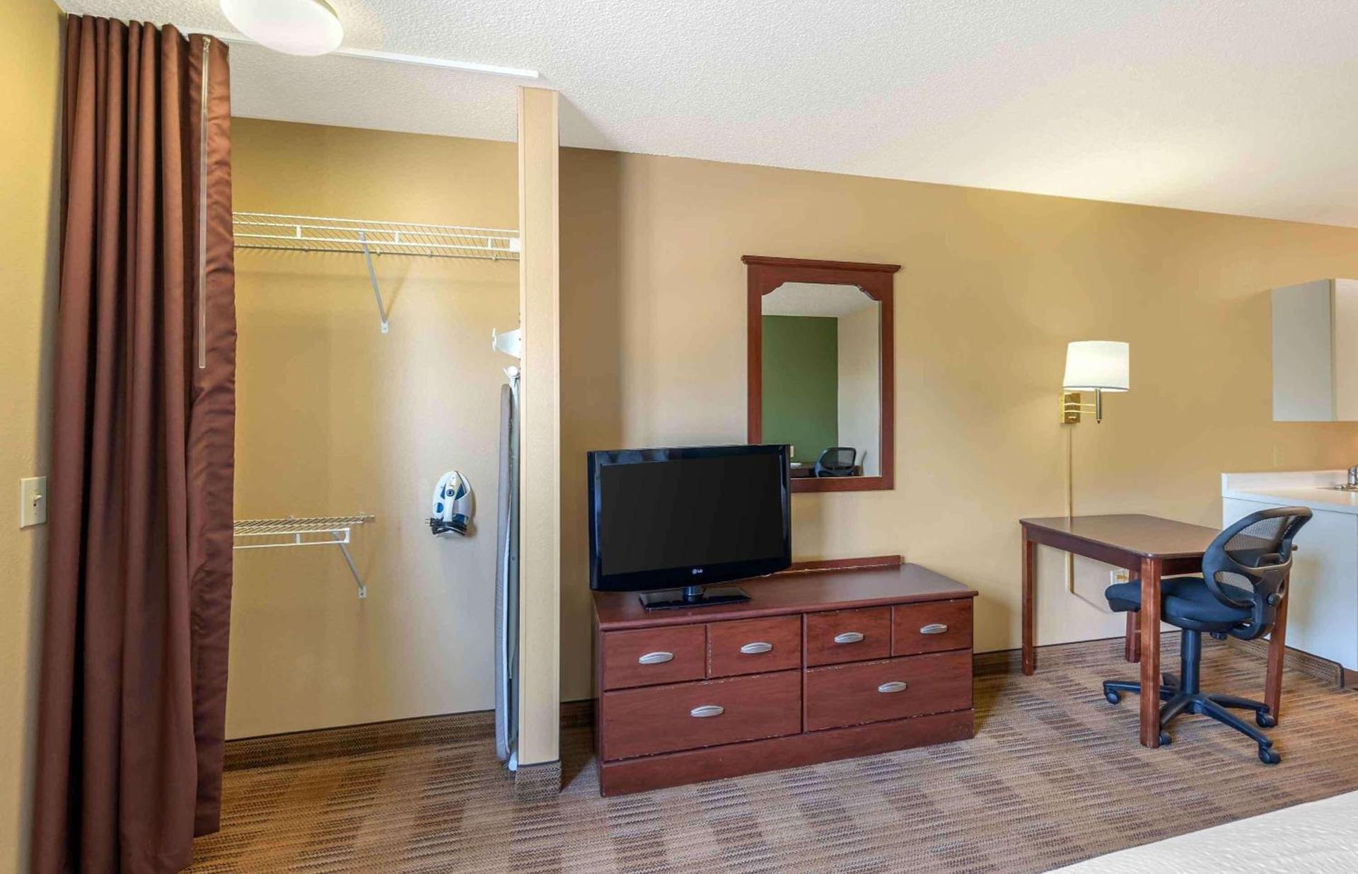 Extended Stay America Suites - Hampton - Coliseum photo 13