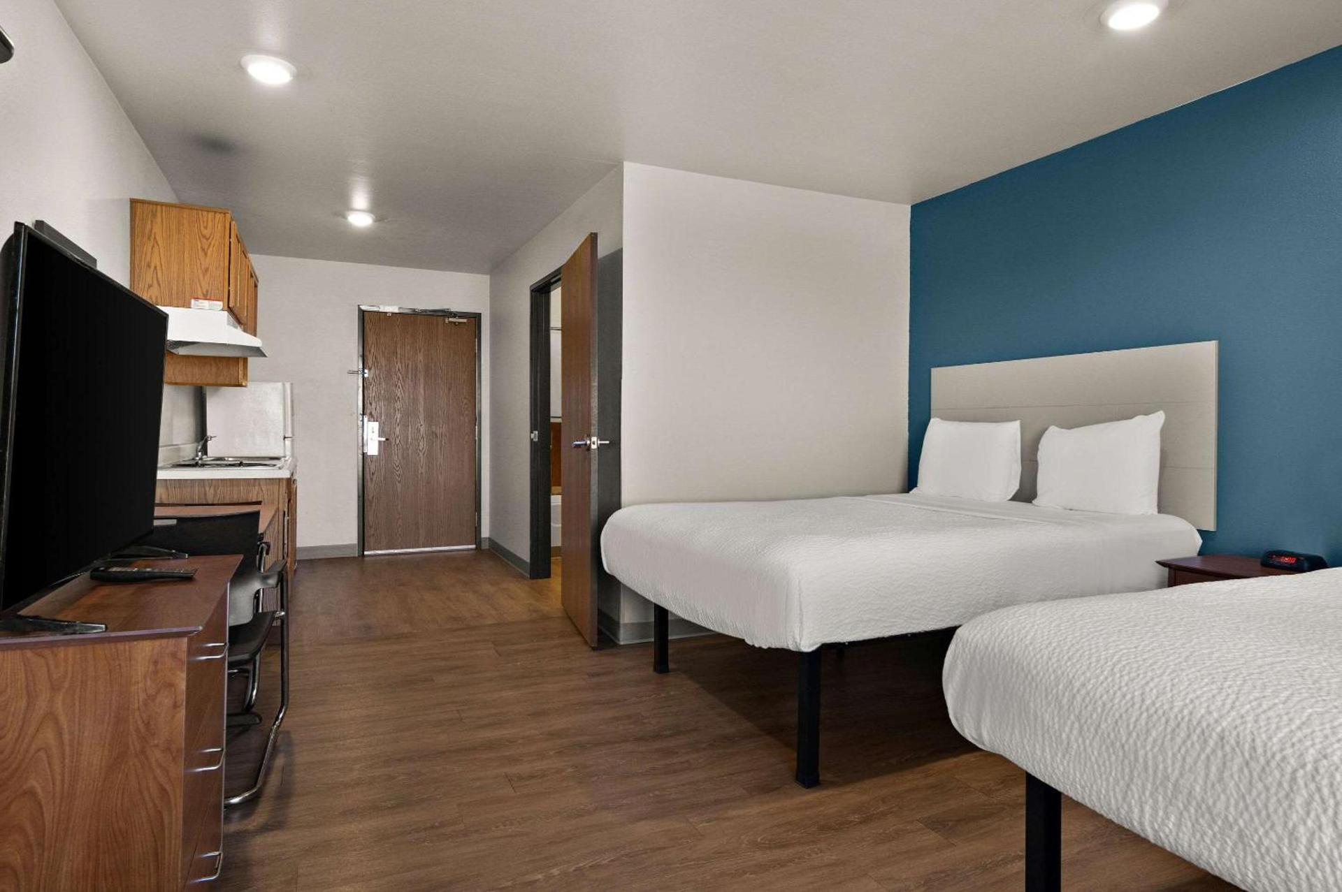 WoodSpring Suites Champaign near University photo 3