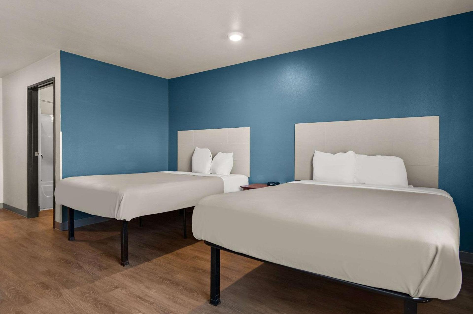 WoodSpring Suites Champaign near University photo 8