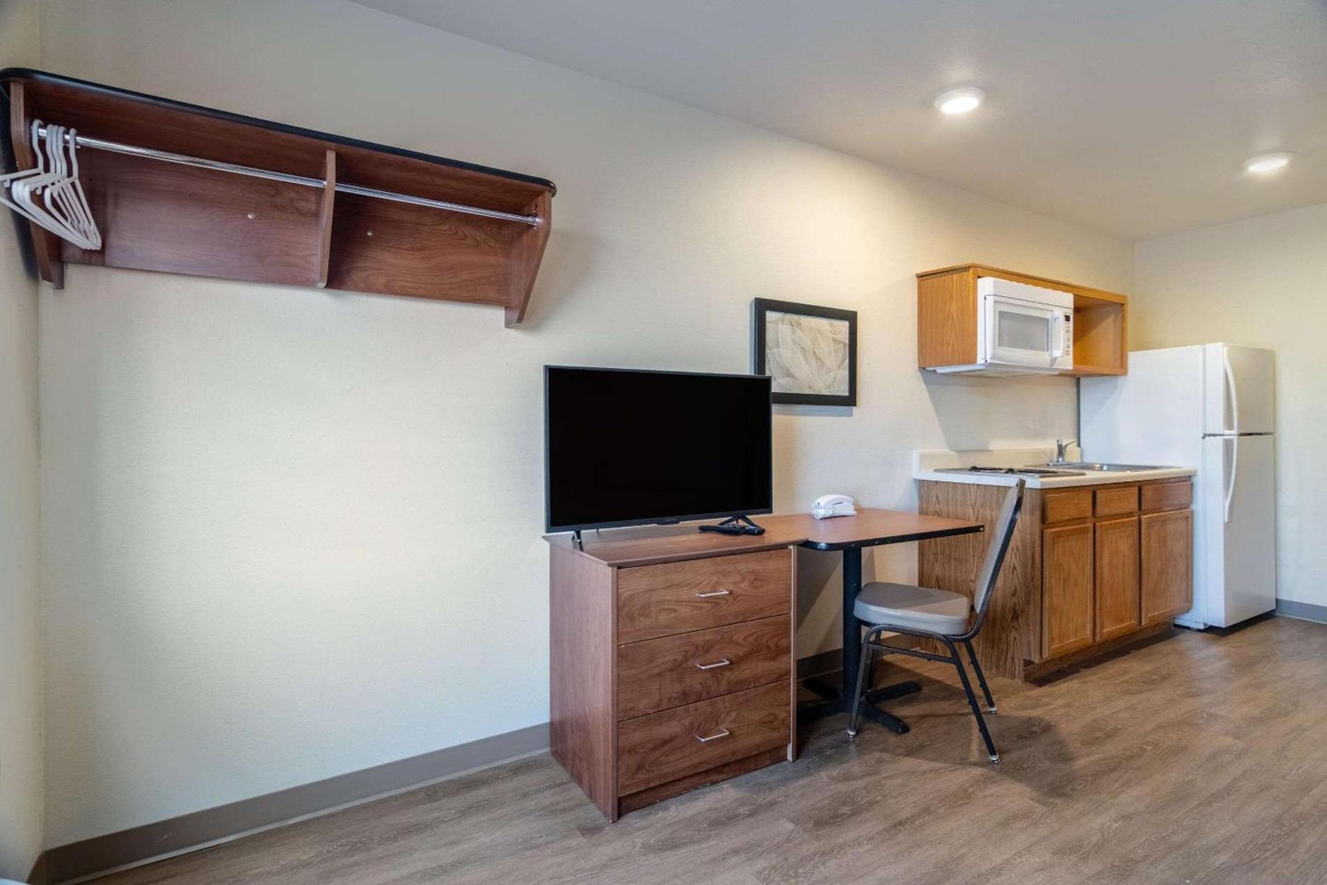 WoodSpring Suites Champaign near University photo 10