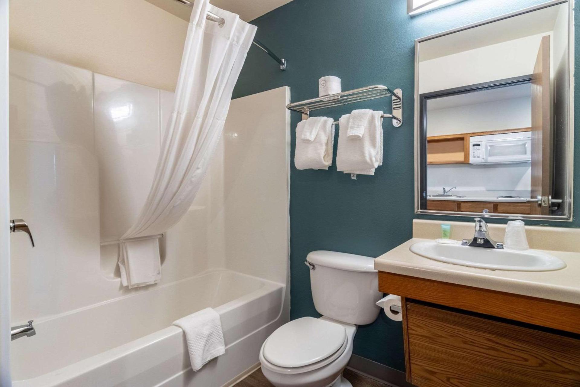 WoodSpring Suites Champaign near University photo 12