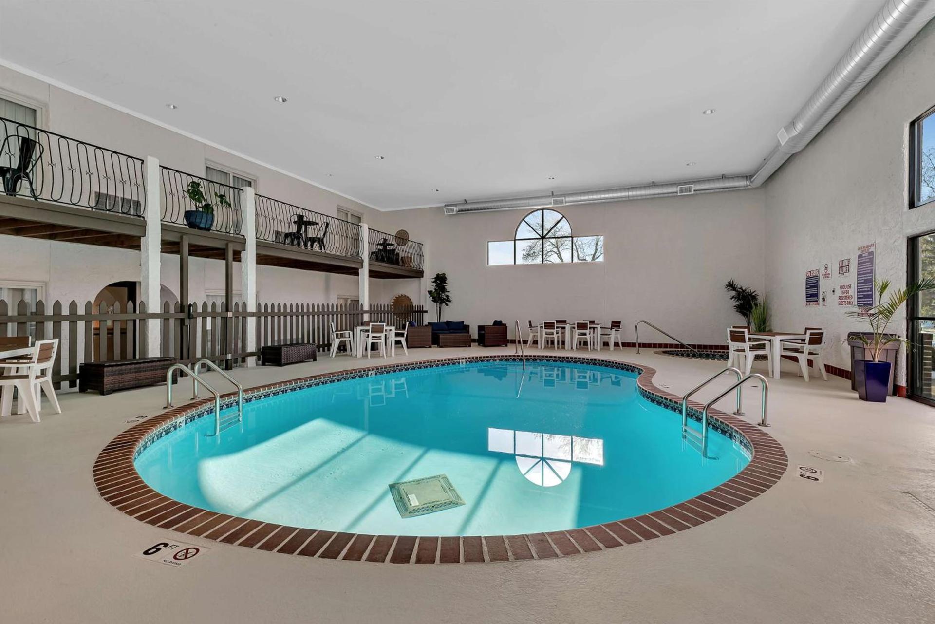 SureStay Hotel by Best Western Spicer photo 4