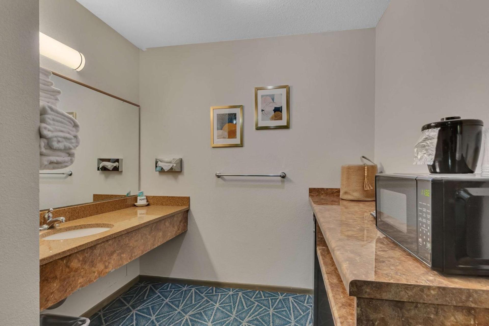 SureStay Hotel by Best Western Spicer photo 23