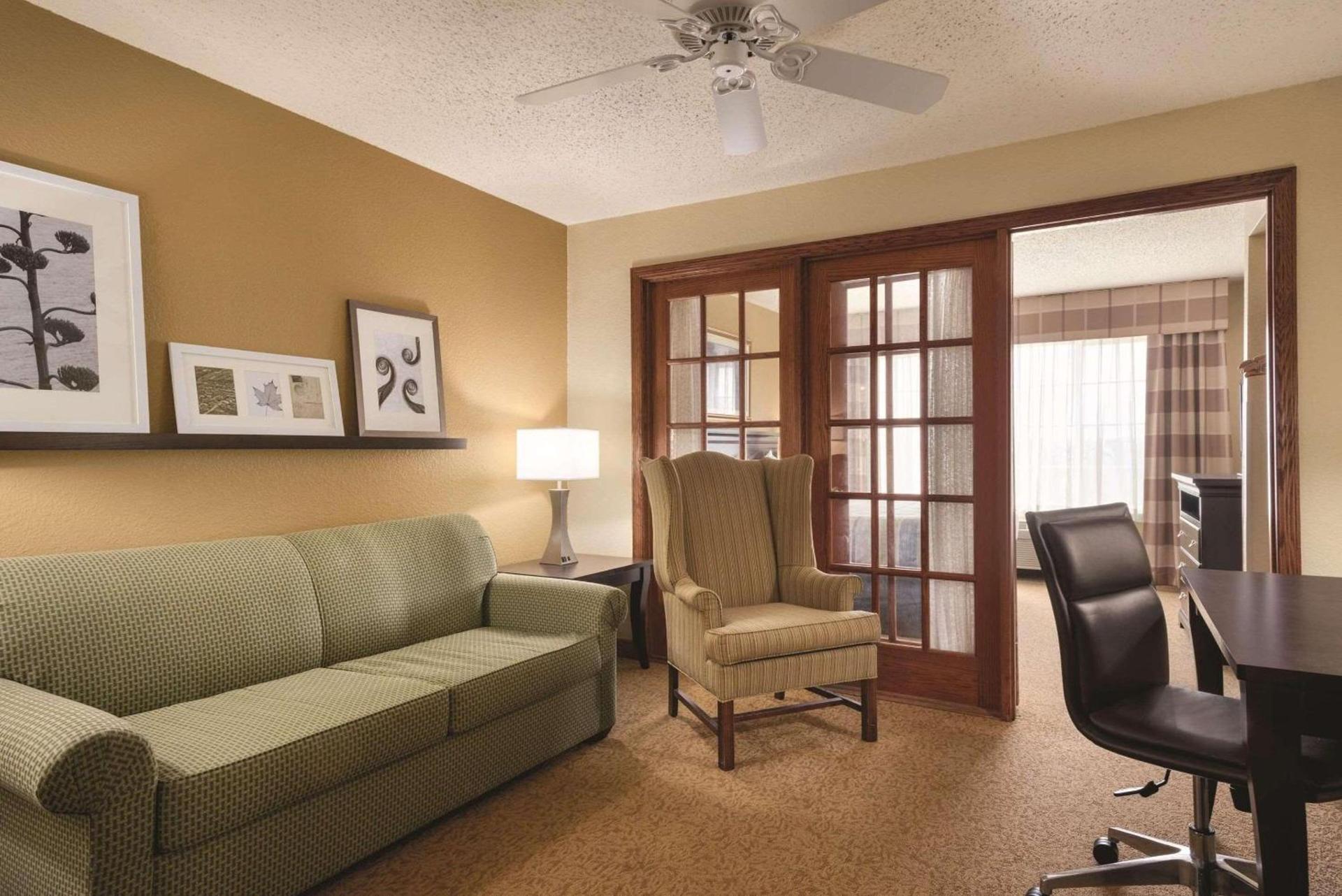 Country Inn & Suites by Radisson, West Bend, WI photo 5