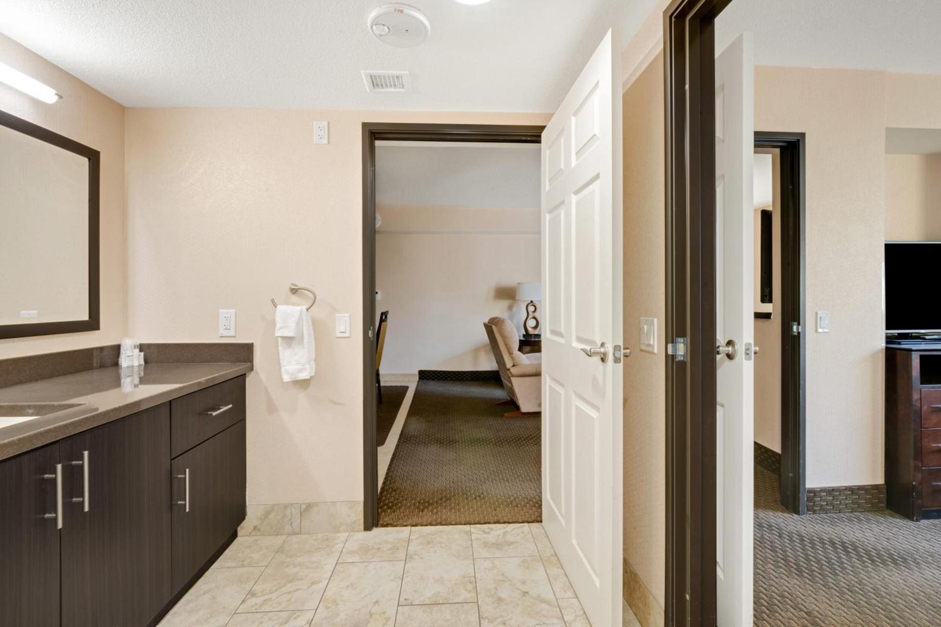 The Carriage House photo 9