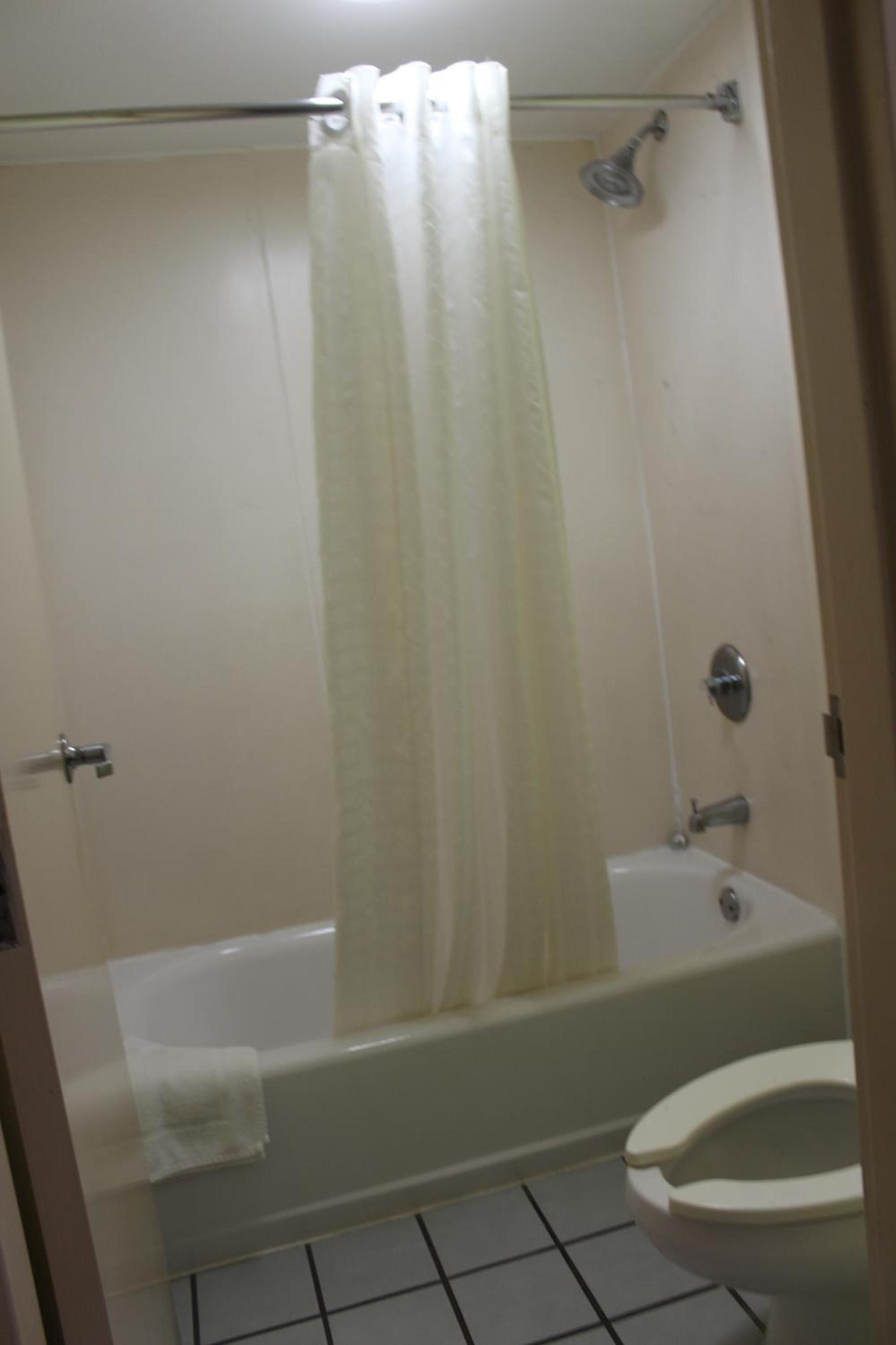 Days Inn by Wyndham Marianna photo 46