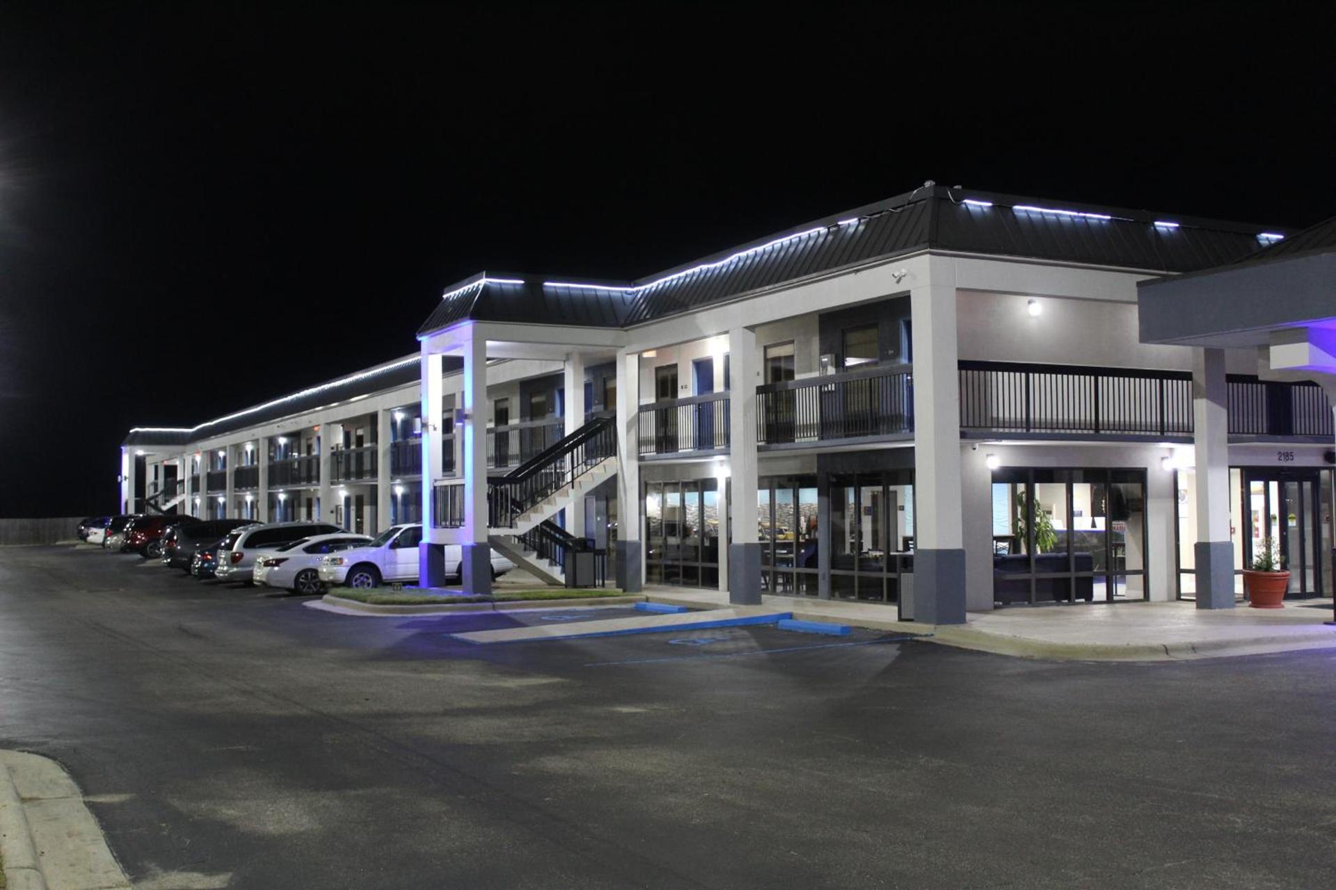 Days Inn by Wyndham Marianna photo 51