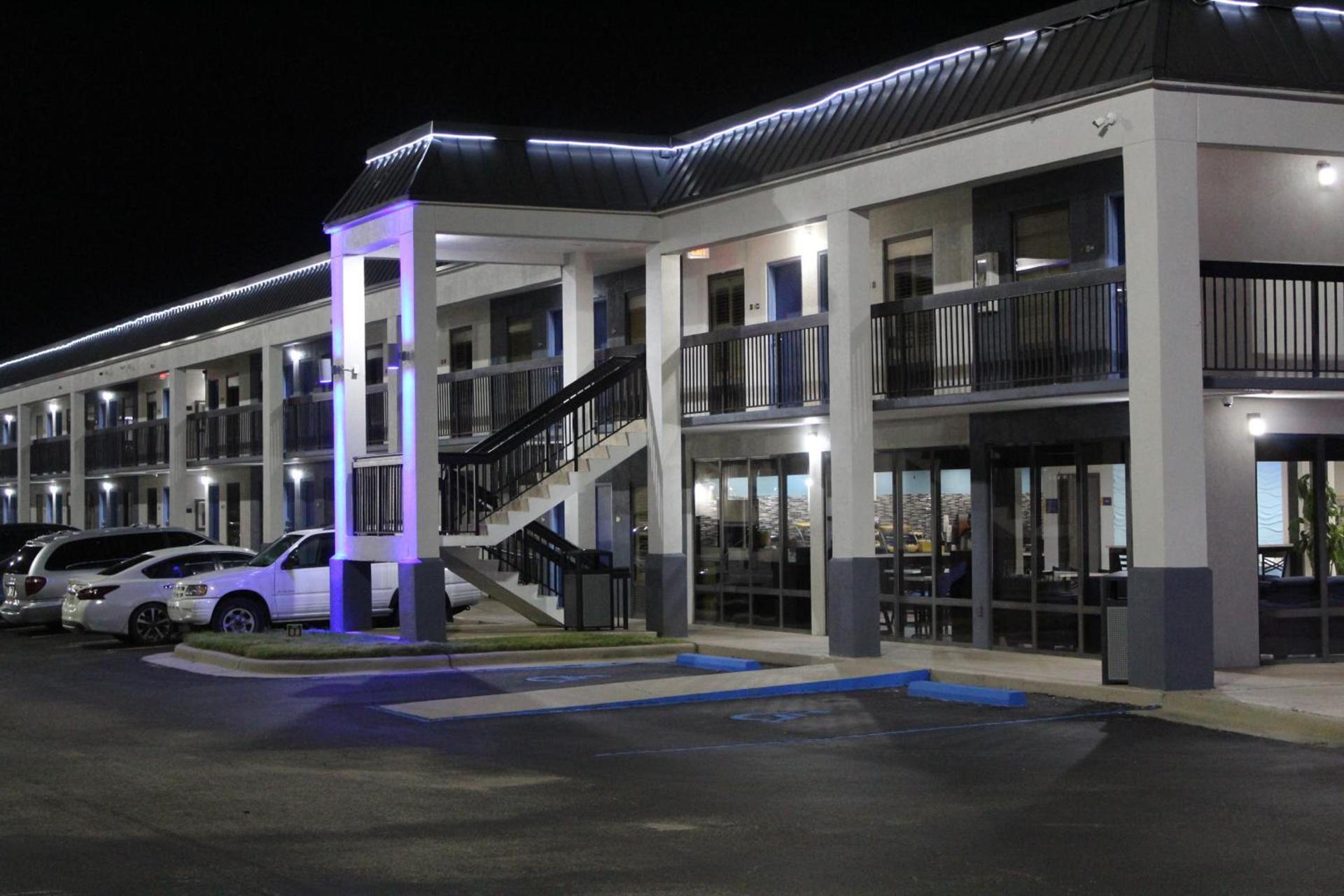 Days Inn by Wyndham Marianna photo 55