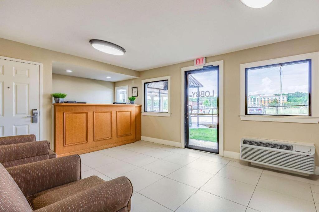Rodeway Inn & Suites photo 7