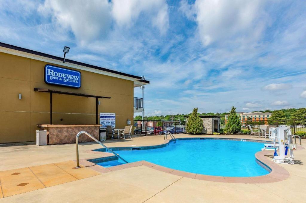 Rodeway Inn & Suites photo 10