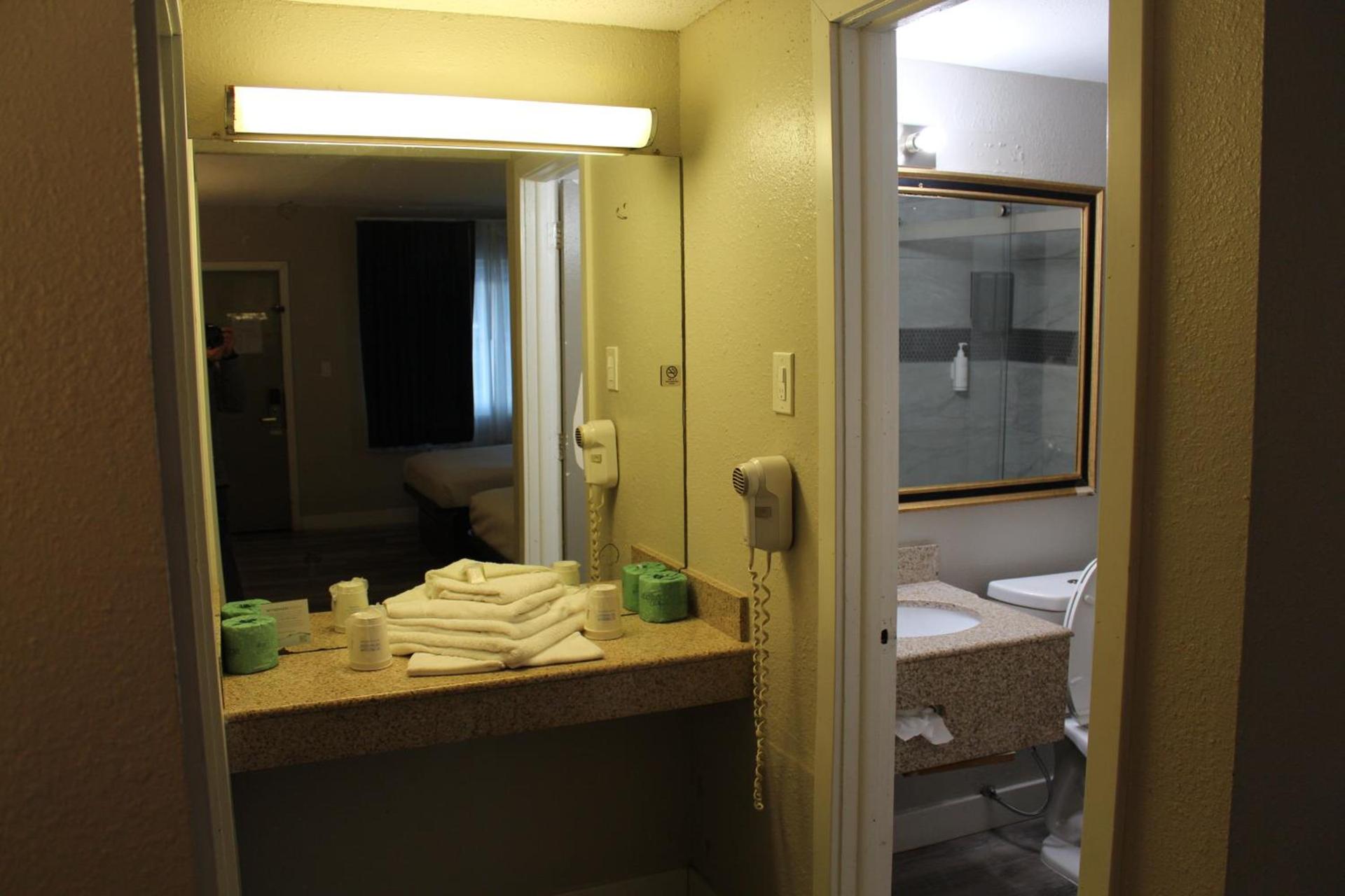 Days Inn by Wyndham Wrightstown McGuire AFB Bordentown photo 84