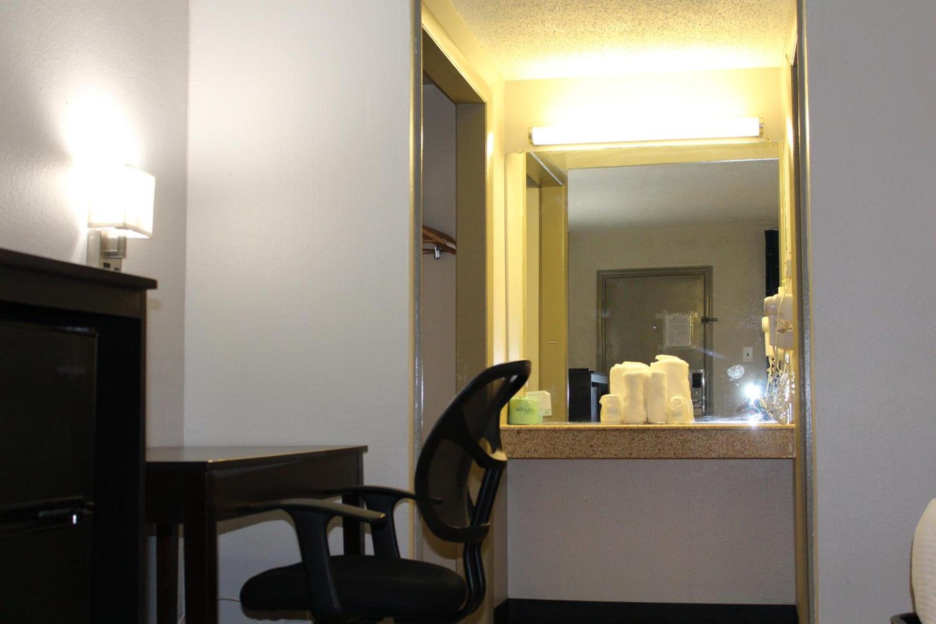 Days Inn by Wyndham Wrightstown McGuire AFB Bordentown photo 78