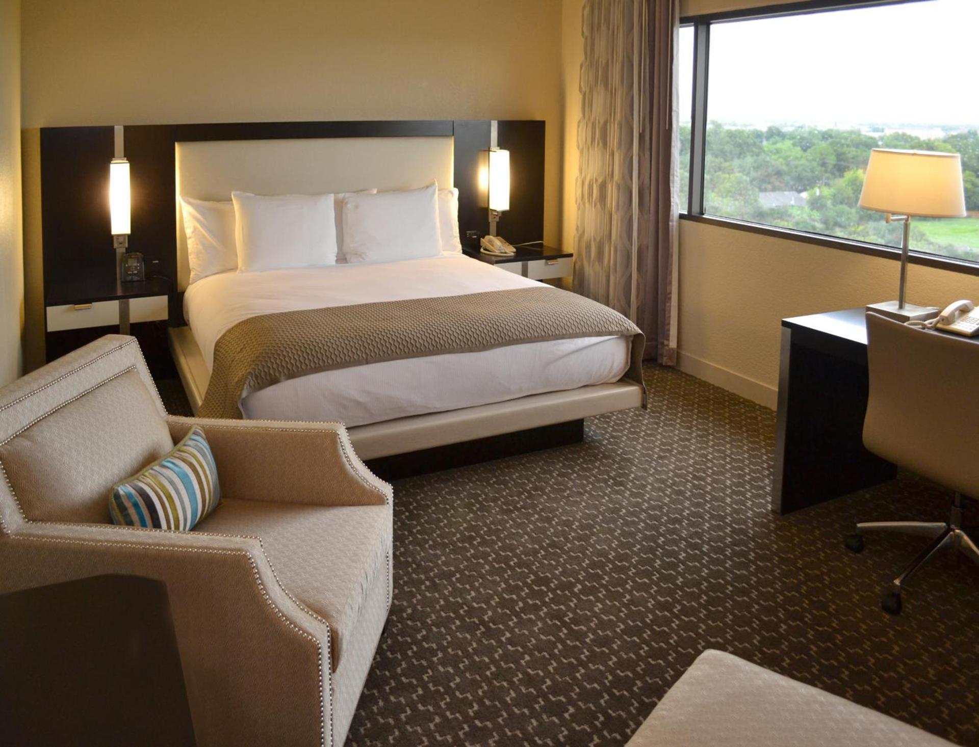 DoubleTree by Hilton Hotel Houston Hobby Airport photo 11