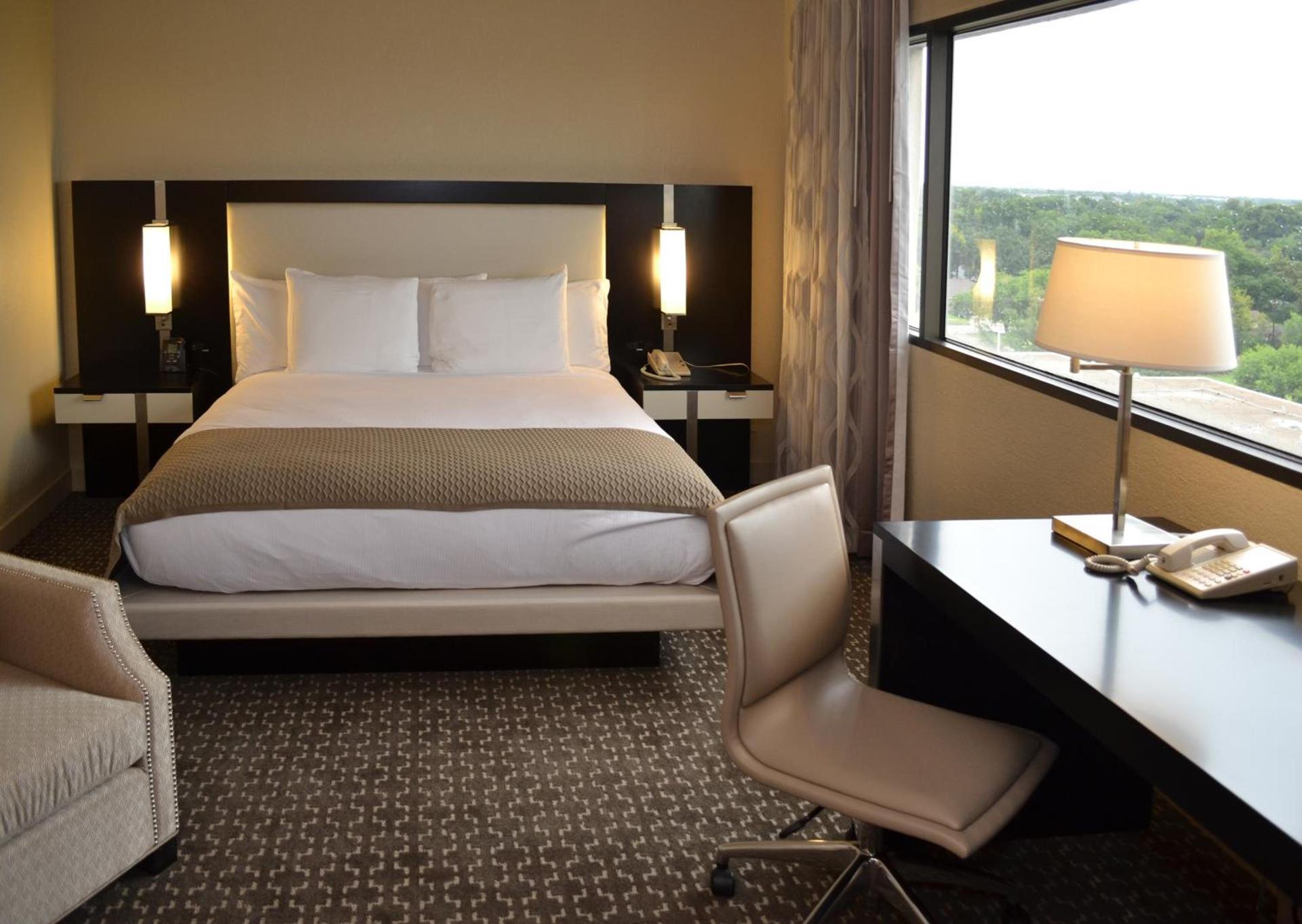 DoubleTree by Hilton Hotel Houston Hobby Airport photo 10