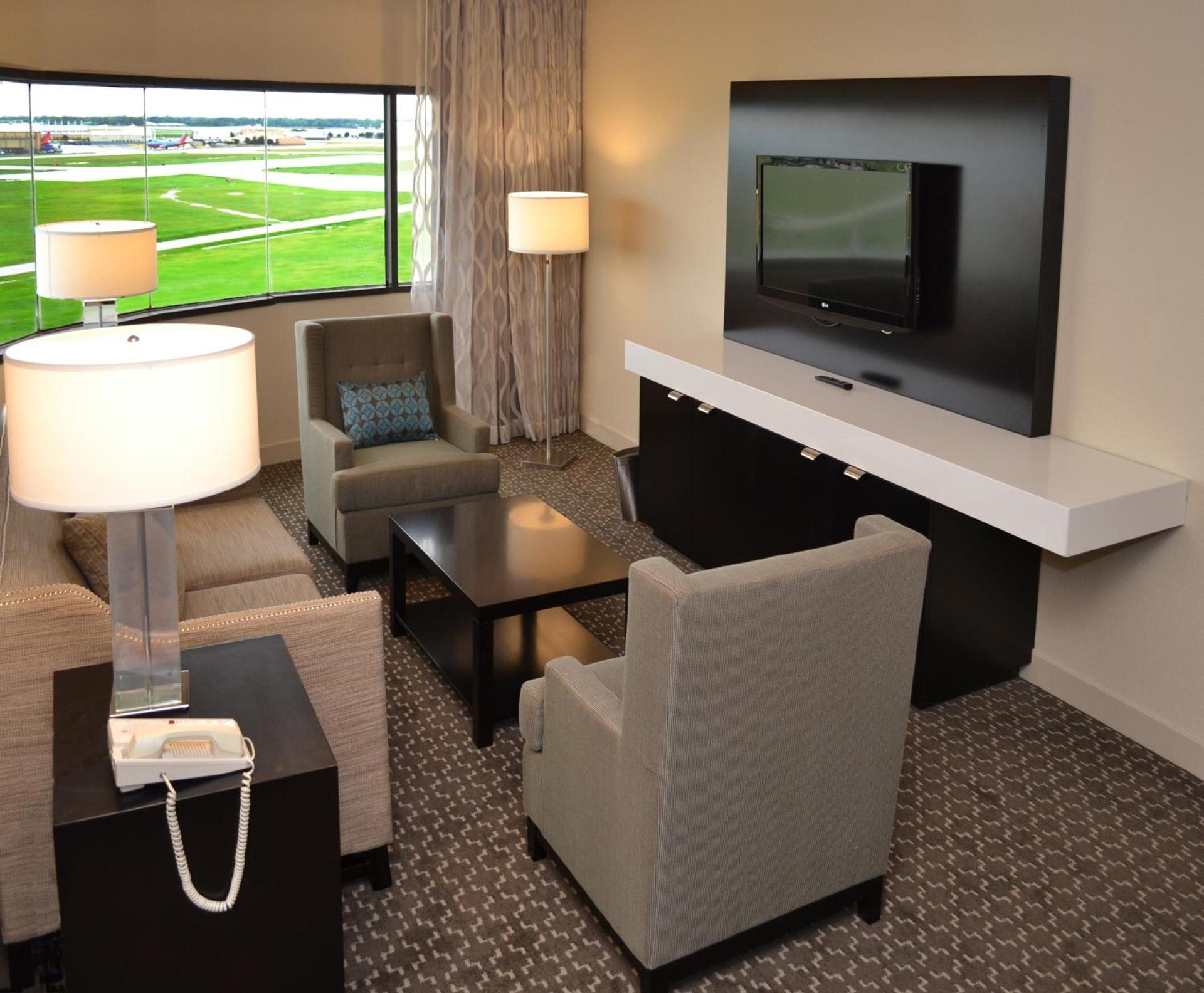 DoubleTree by Hilton Hotel Houston Hobby Airport photo 9