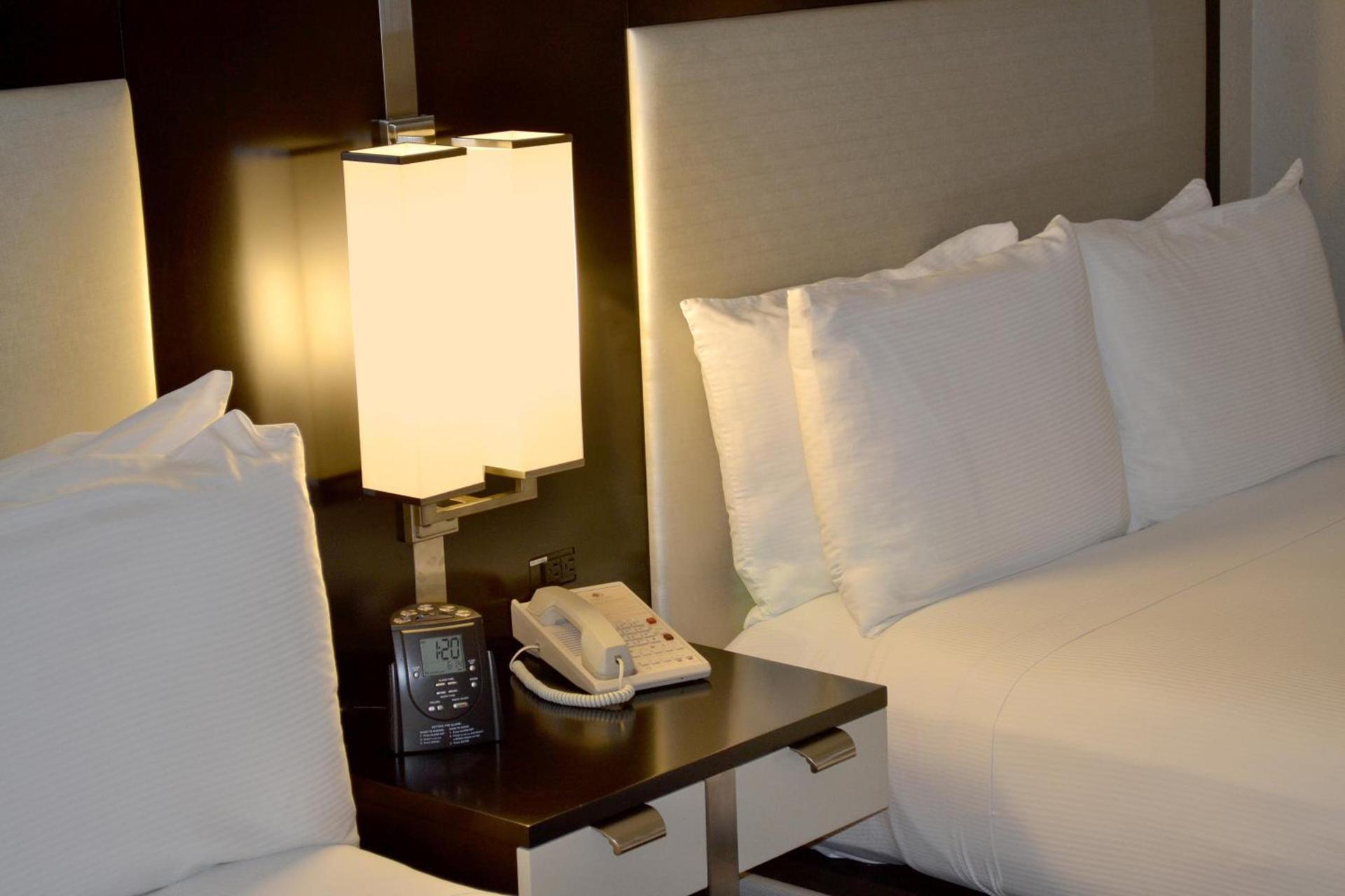DoubleTree by Hilton Hotel Houston Hobby Airport photo 7