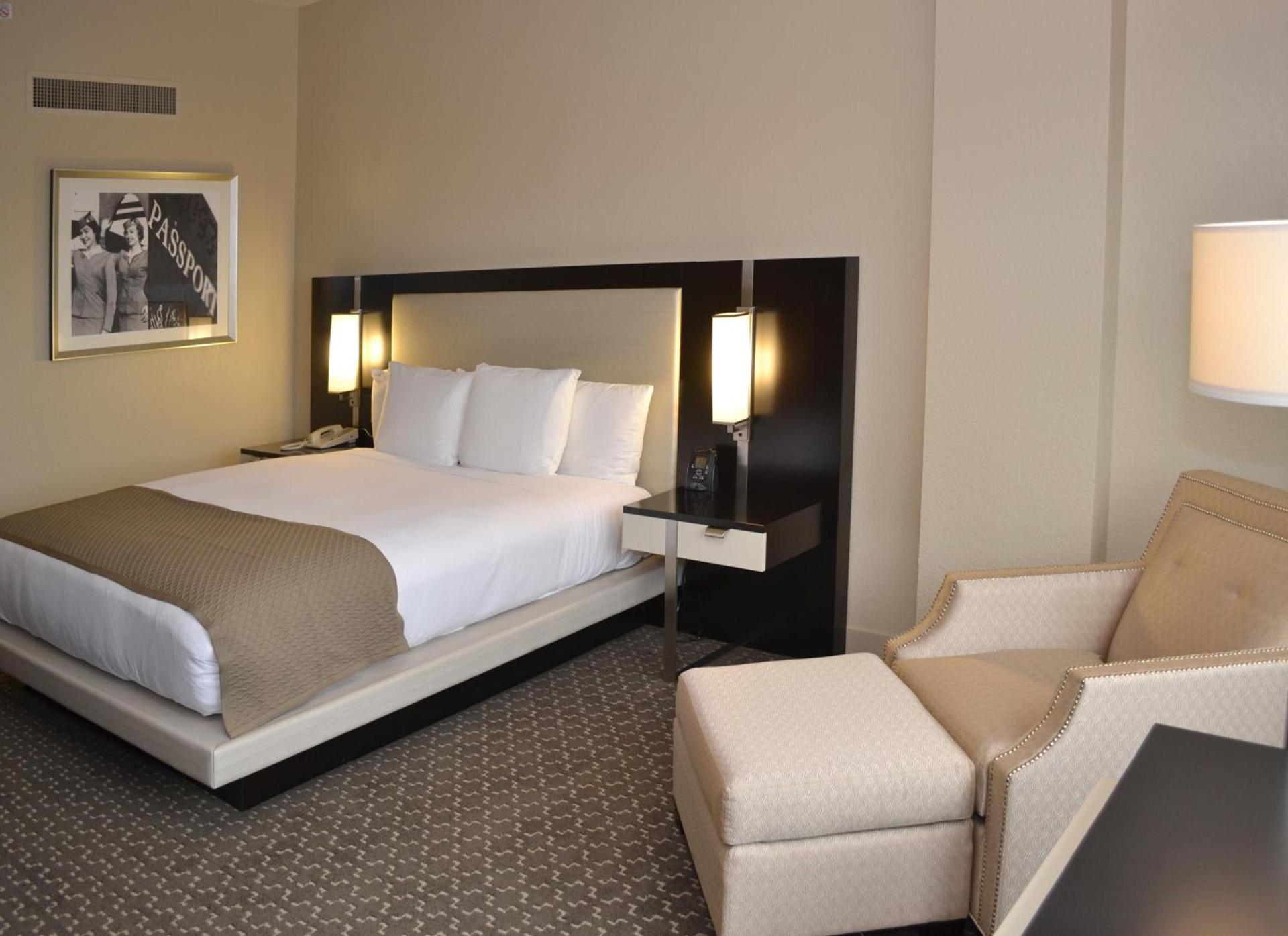 DoubleTree by Hilton Hotel Houston Hobby Airport photo 5