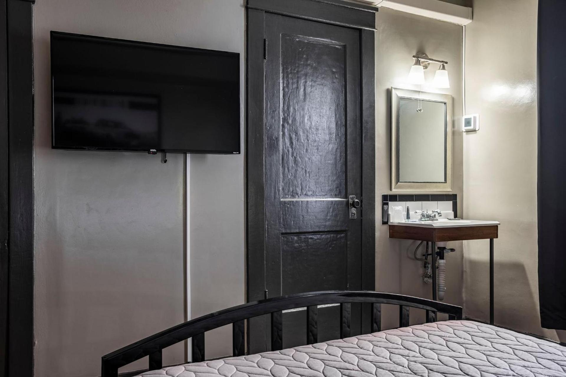 Gardner Hotel & Hostel photo 97