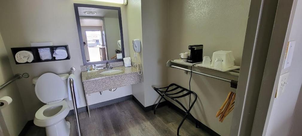 Days Inn by Wyndham Conway photo 48