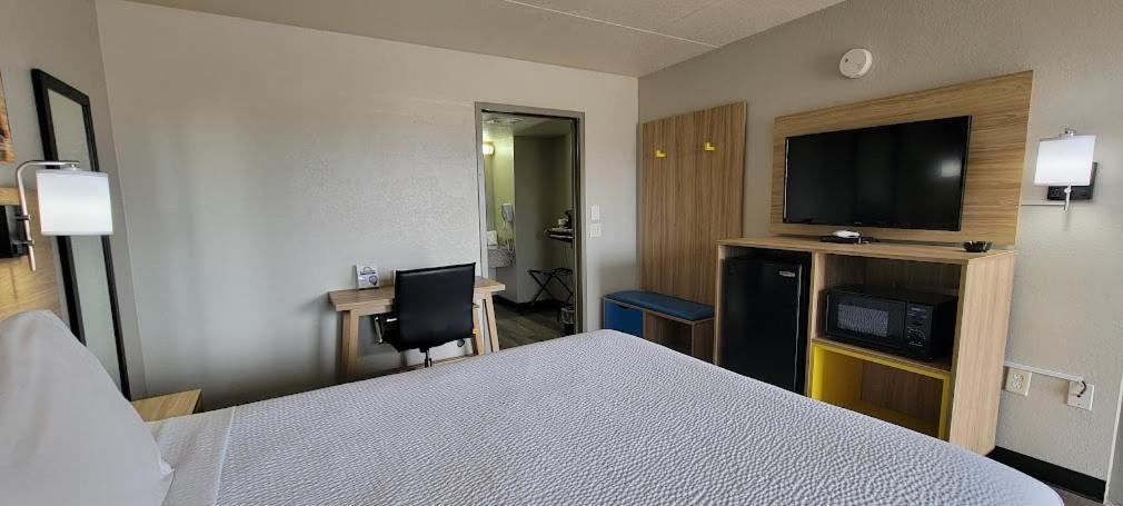 Days Inn by Wyndham Conway photo 45