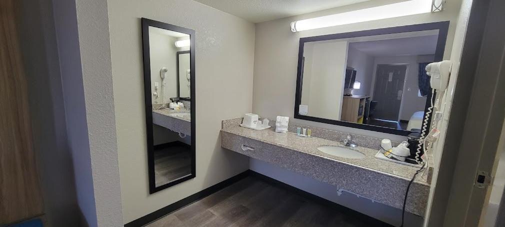 Days Inn by Wyndham Conway photo 49