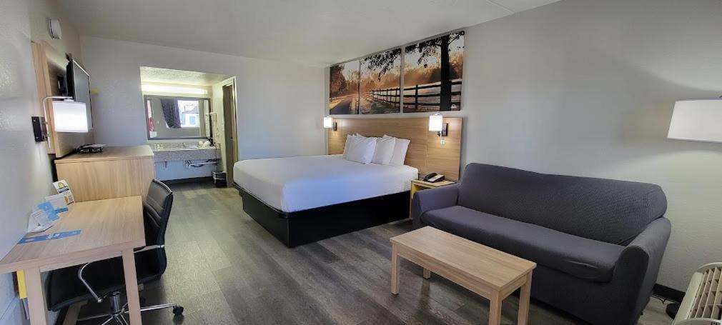 Days Inn by Wyndham Conway photo 51