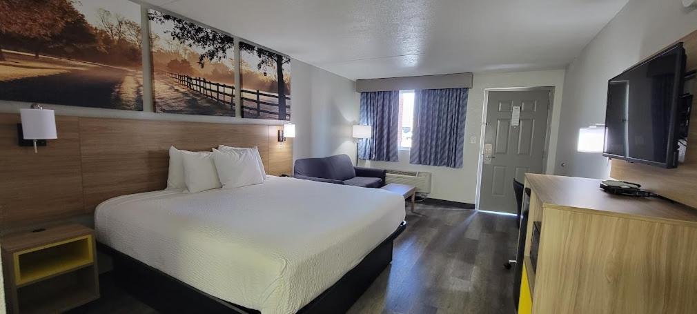 Days Inn by Wyndham Conway photo 53