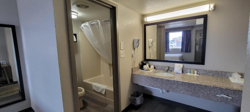 Days Inn by Wyndham Conway photo 57
