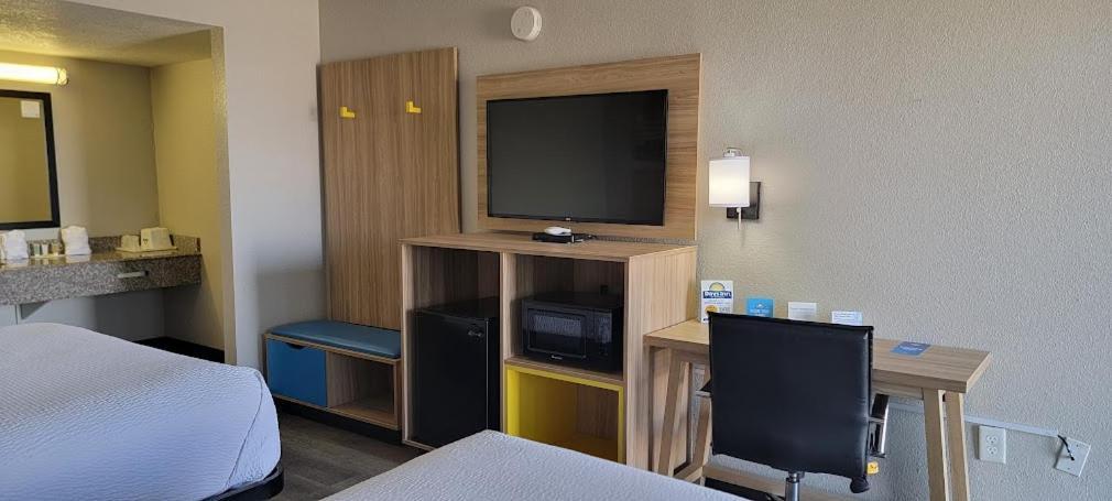 Days Inn by Wyndham Conway photo 61