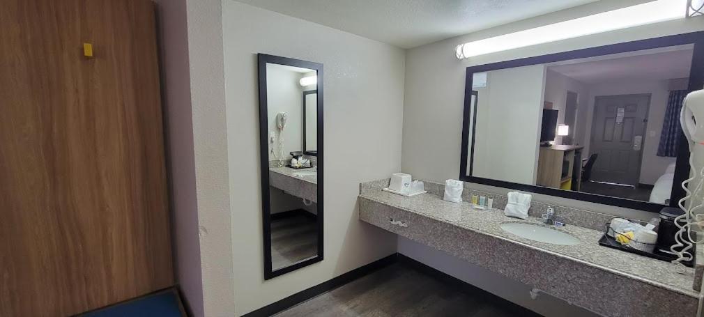 Days Inn by Wyndham Conway photo 62