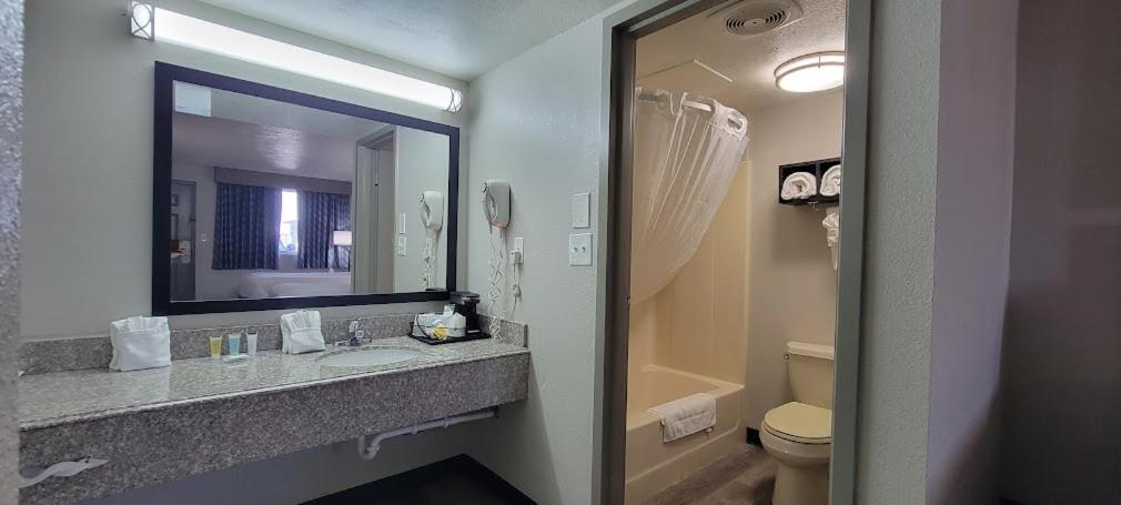 Days Inn by Wyndham Conway photo 63