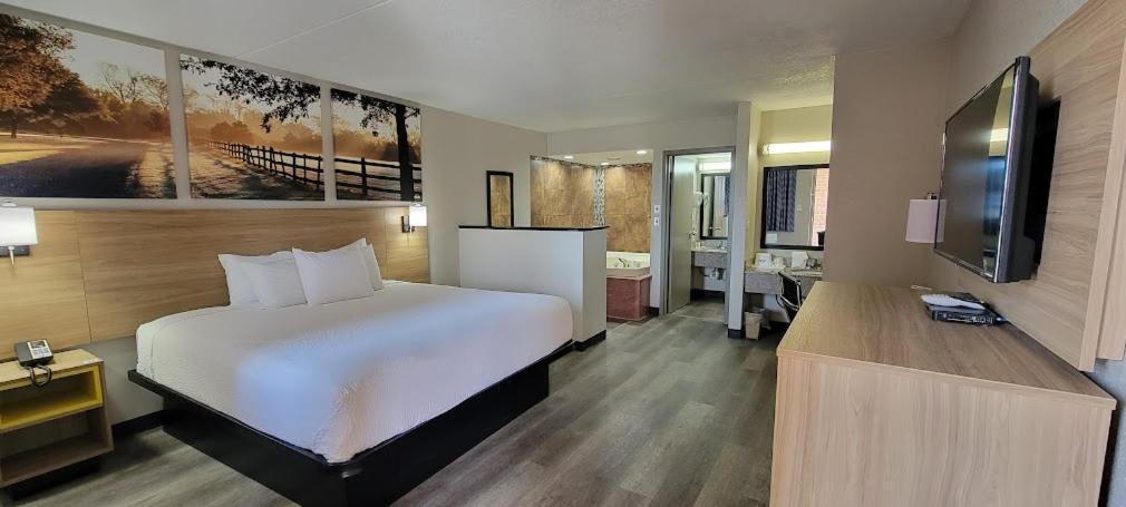 Days Inn by Wyndham Conway photo 64