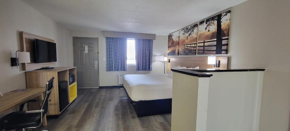Days Inn by Wyndham Conway photo 65