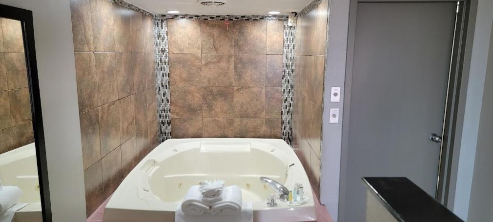 Days Inn by Wyndham Conway photo 67