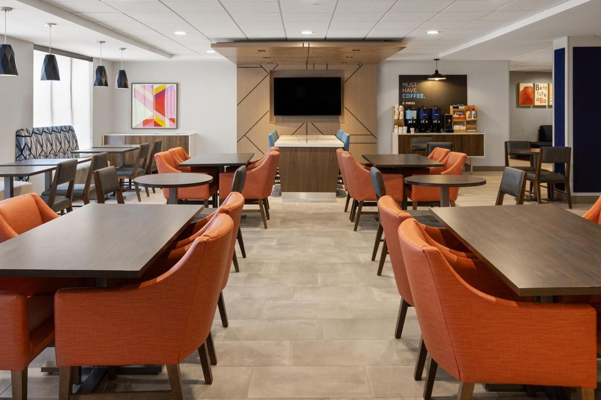 Holiday Inn Express Hotel & Suites Brattleboro by IHG photo 2