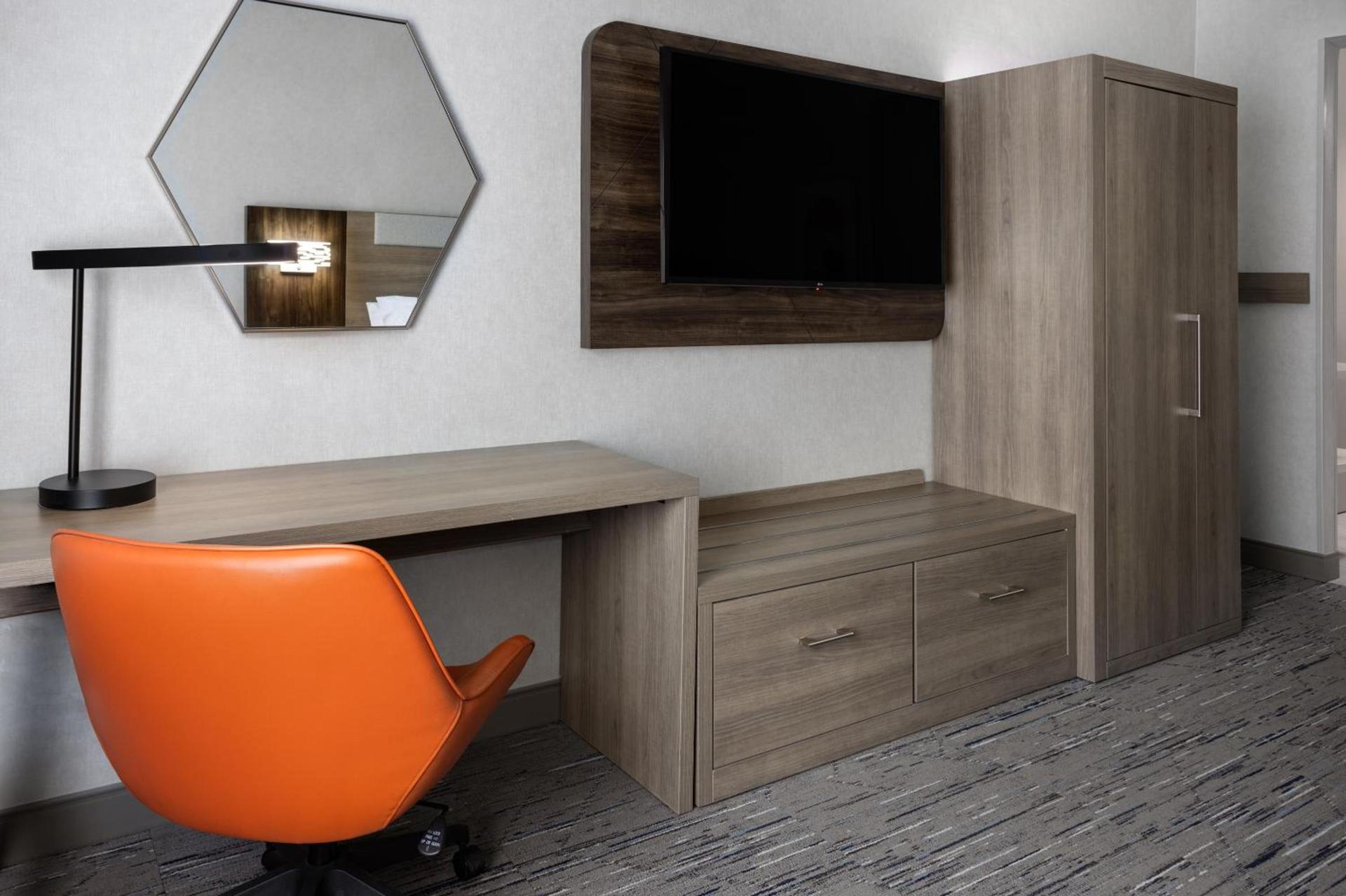 Holiday Inn Express Hotel & Suites Brattleboro by IHG photo 47