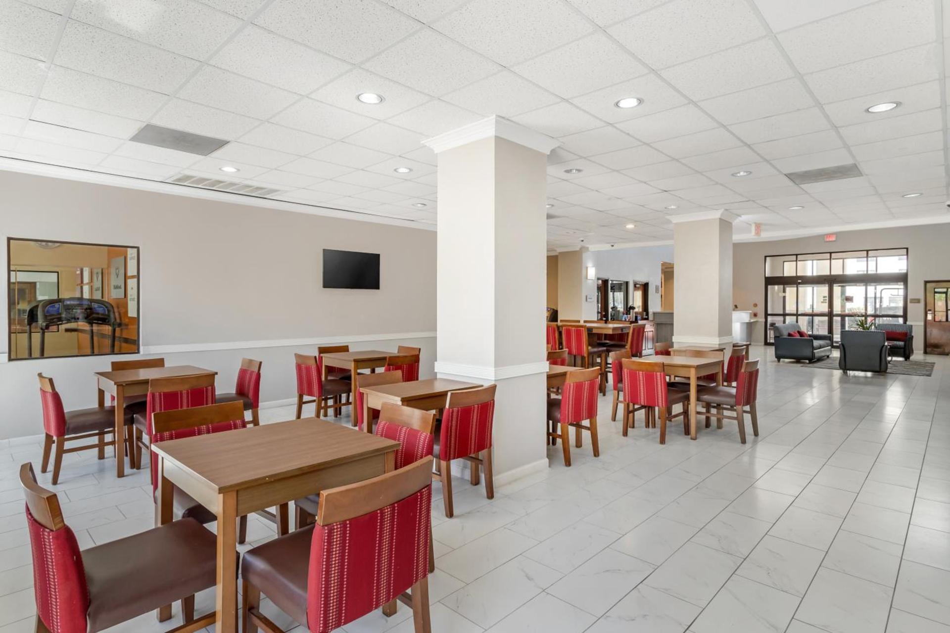 Comfort Suites Bush Intercontinental Airport photo 8