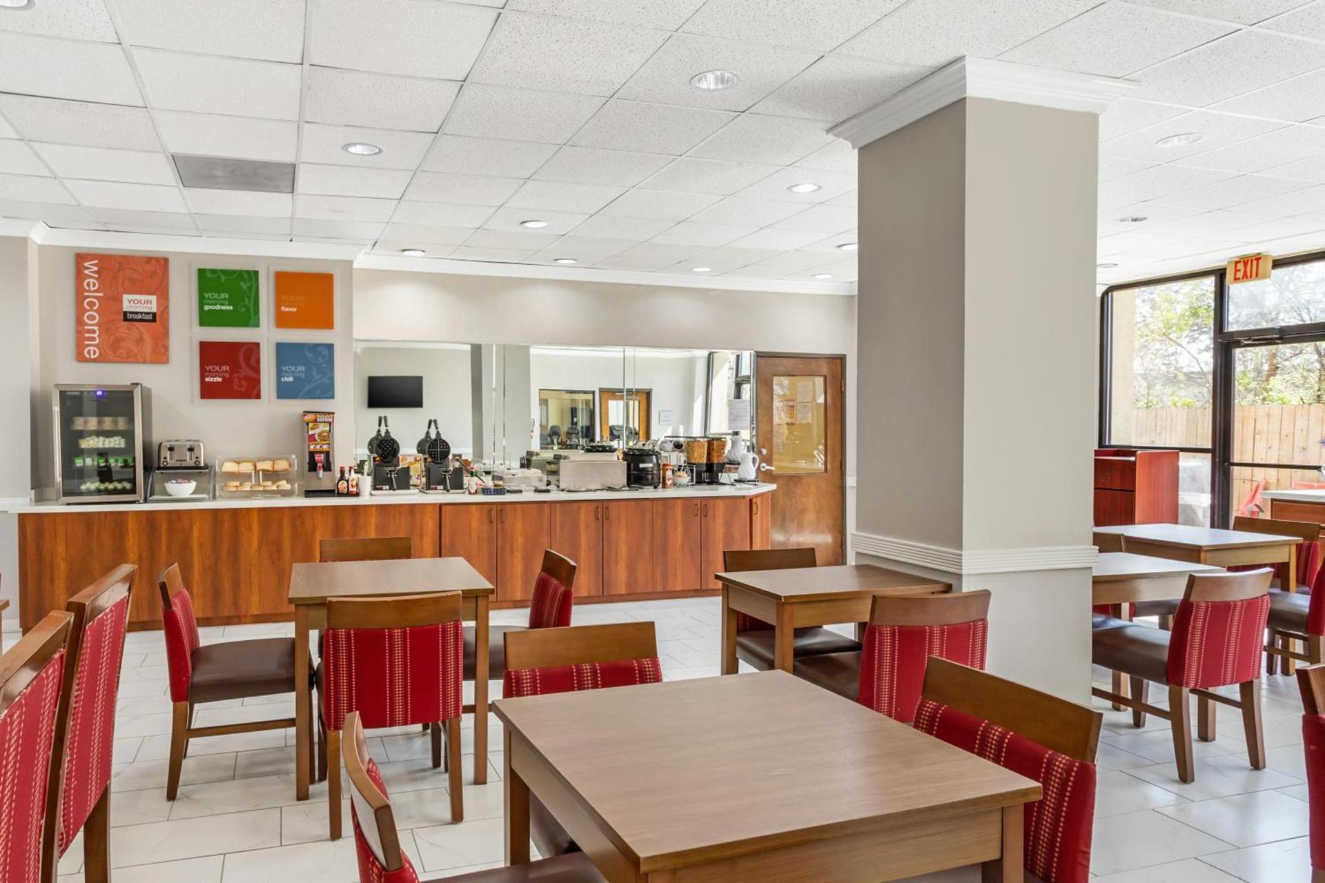 Comfort Suites Bush Intercontinental Airport photo 10