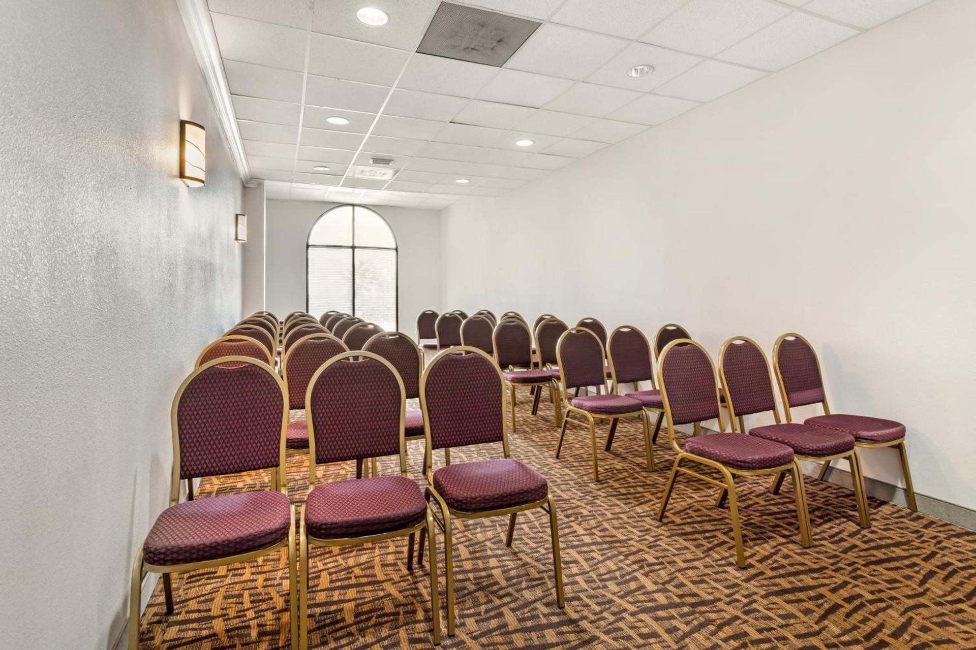 Comfort Suites Bush Intercontinental Airport photo 17