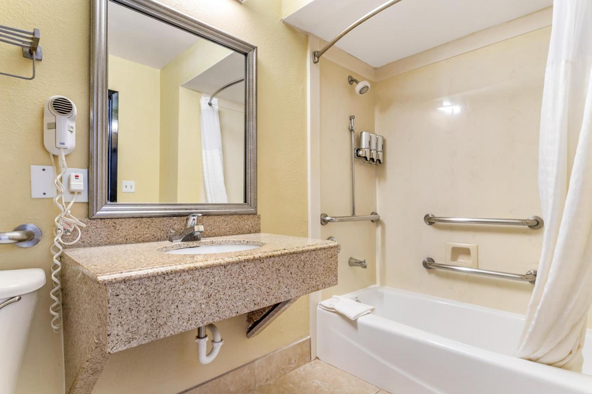 Comfort Suites Bush Intercontinental Airport photo 23