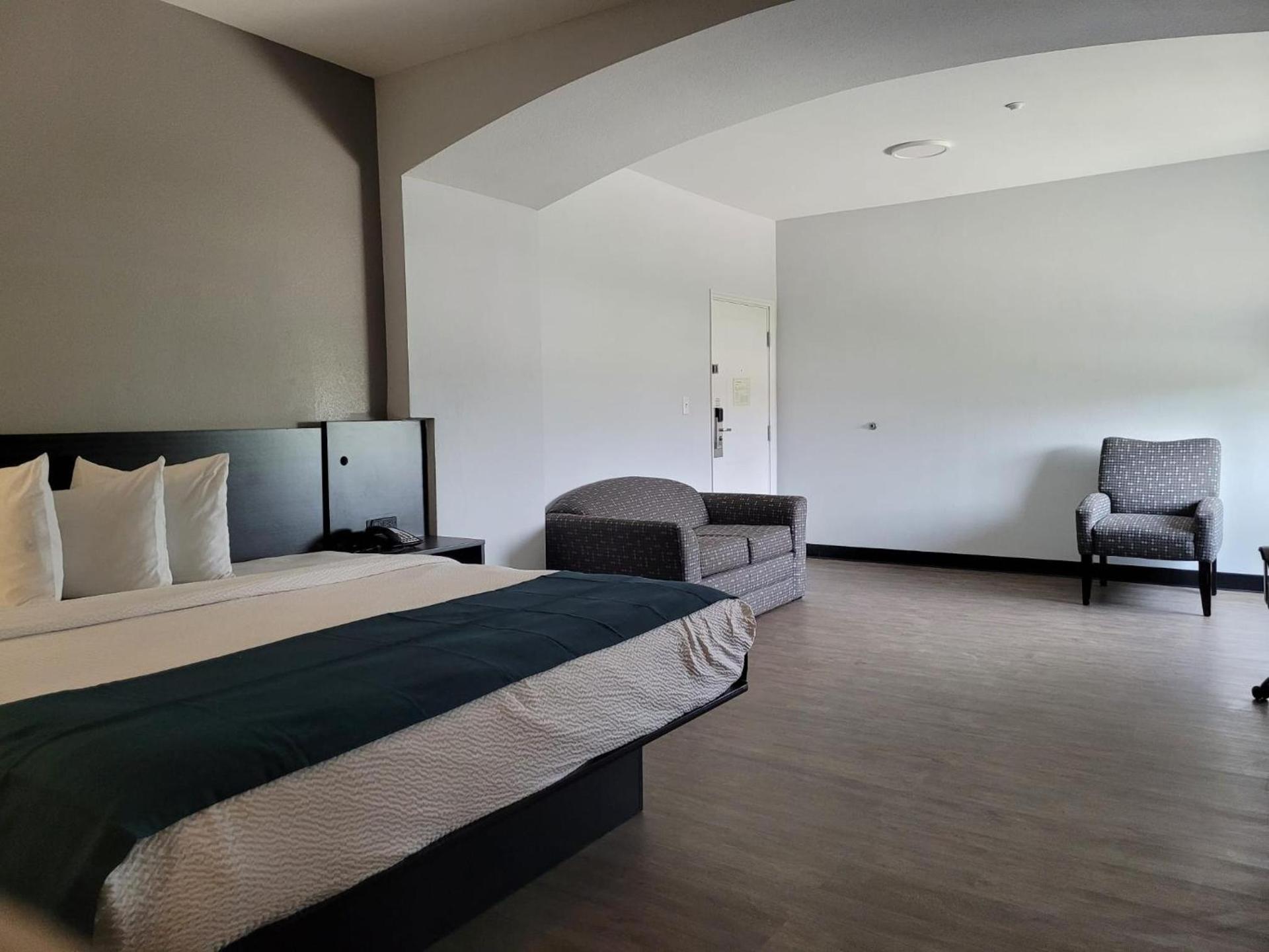 Days Inn & Suites by Wyndham Gonzales TX photo 10